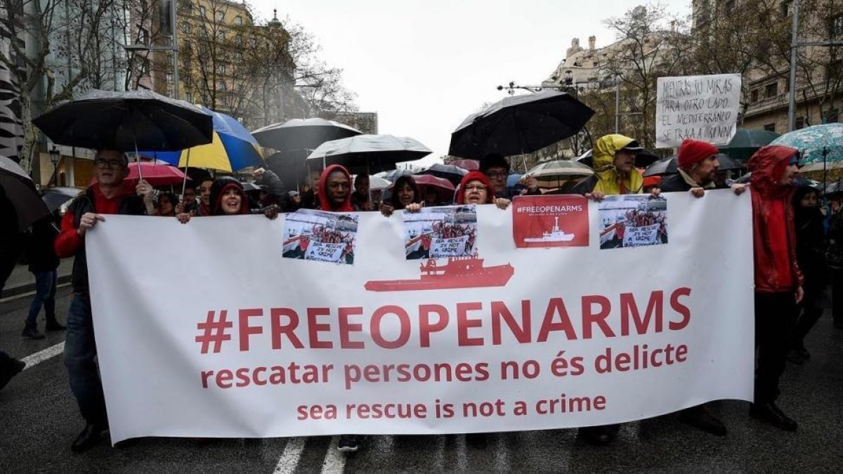 Manifestación a favor de Proactiva Open Arms en Barcelona.-AFP / JOSEP LAGO