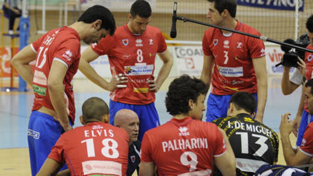 Un momento de la visita a la nueva depuradora. / V.G.-