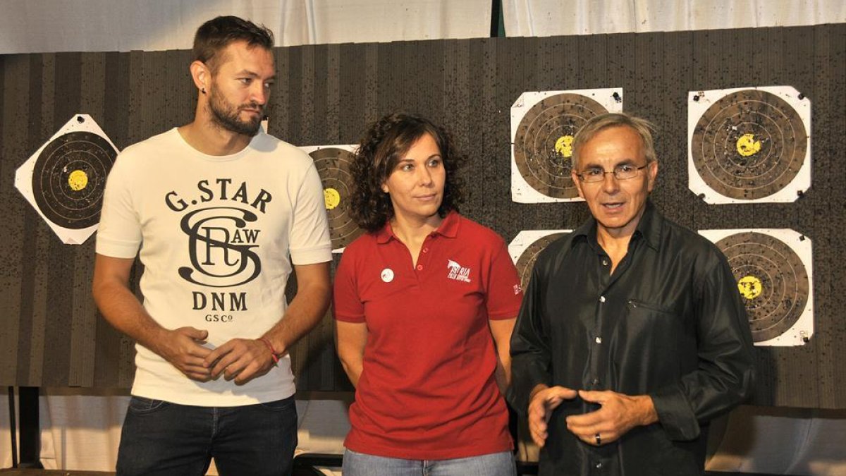 Manuel Salvador, Raquel Frías y Luis Amor en la comparecencia de prensa para explicar la participación de la soriana en el Europeo.-Valentín Guisande