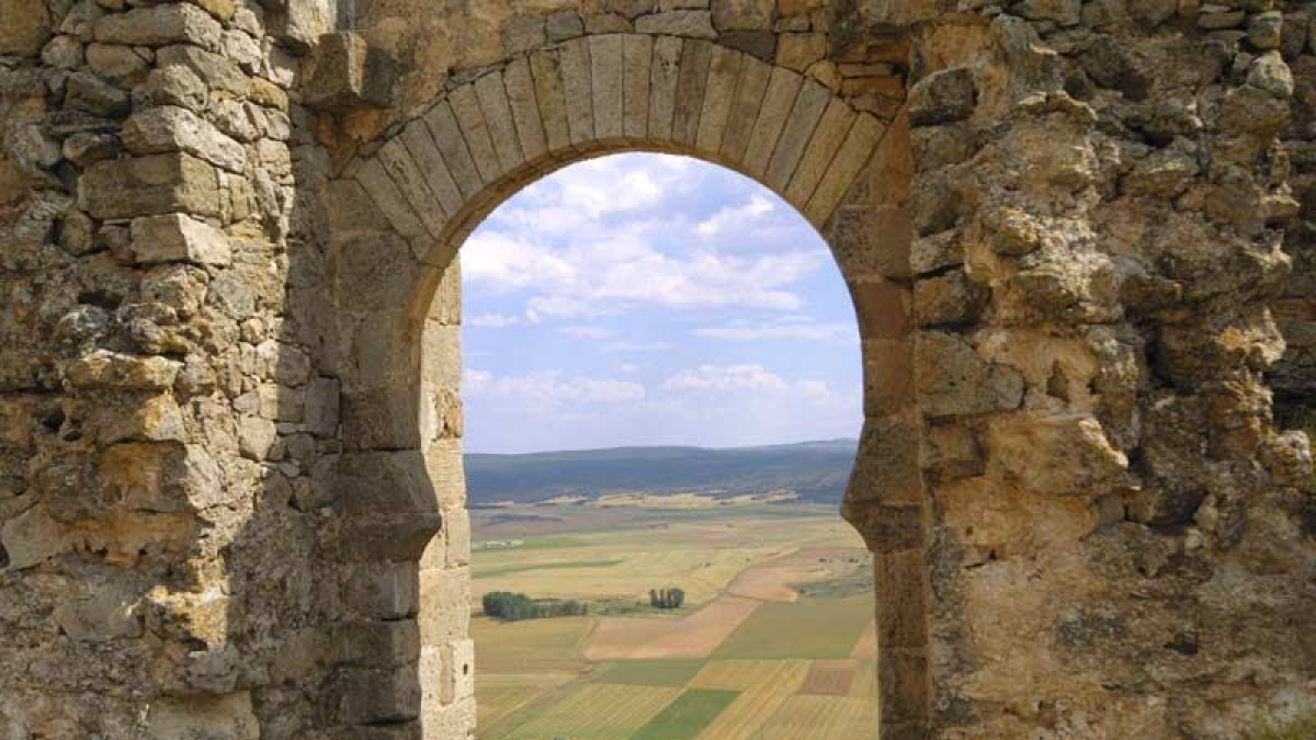 El arco califal de la fortaleza de Gormaz, quizás la imagen más icónica del castillo. HDS