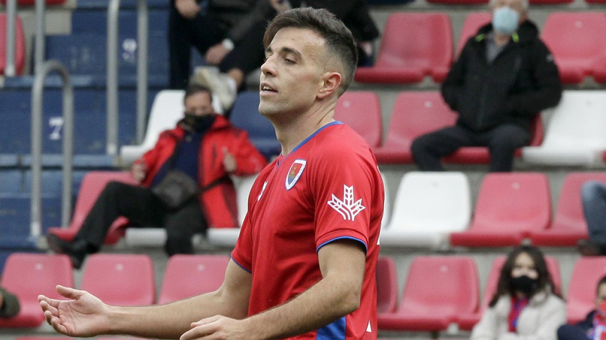 El Numancia espera los goles de Gabarre para dar un asalto de calidad en el apartado ofensivo. LUIS ÁNGEL TEJEDOR