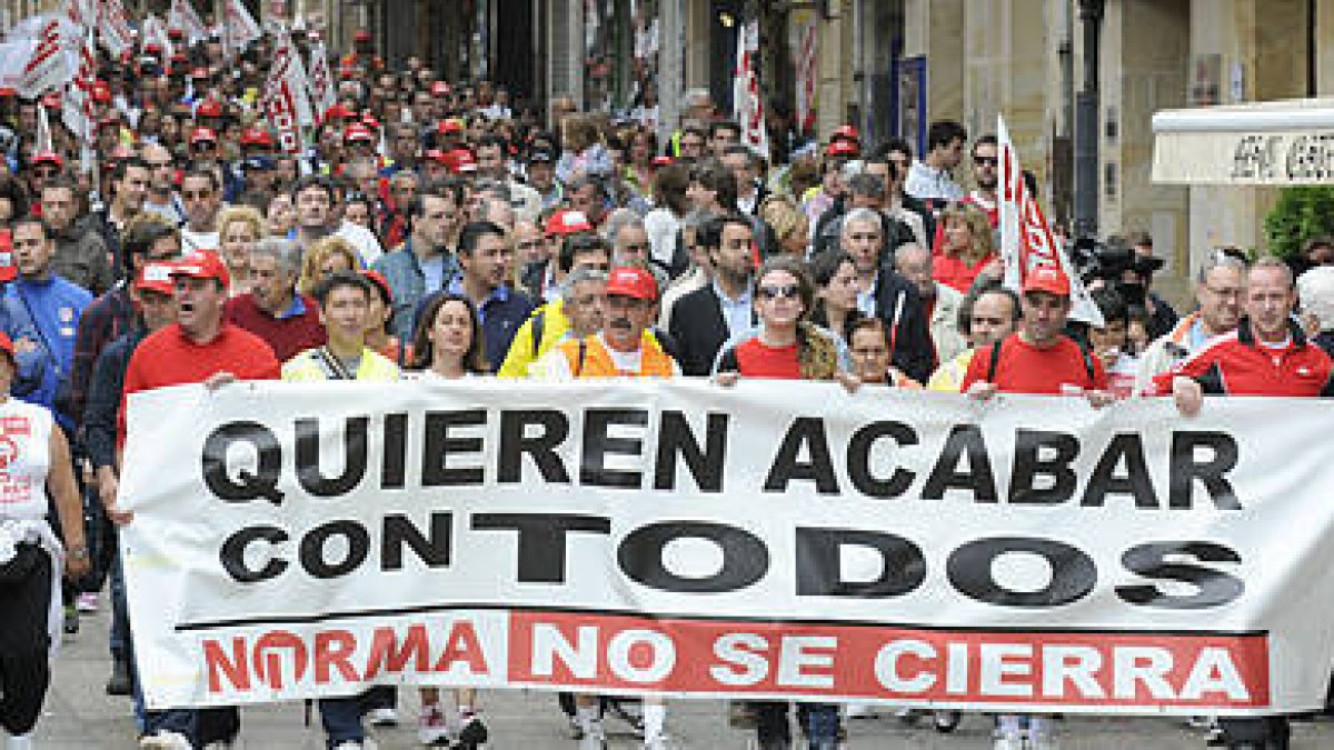 Participantes en el acto al final de la marcha. / V.G. -