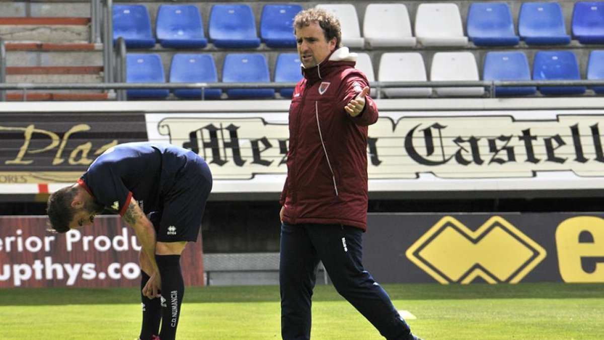 El entrenador del Numancia, Jagoba Arrasate.-VALENTÍN GUISANDE