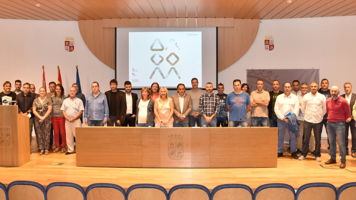 Asistentes a la presentación del proyecto ayer en la Delegación Territorial de la Junta . HDS