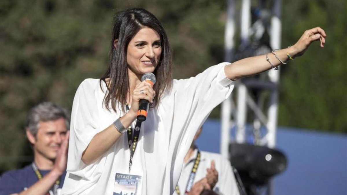 Virginia Raggi en un acto electoral el pasado 3 de junio en Roma.-EFE / MASSIMO PERCOSSI