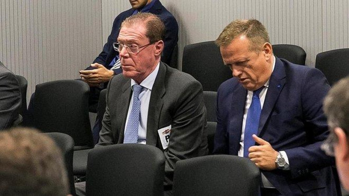 Domingo Parra (izquierda), durante el juicio en la Audiencia Nacional.-EL PERIÓDICO