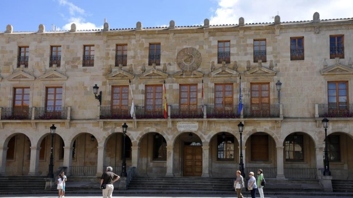 Exterior del Ayuntamiento de Soria.-Álvaro Martínez
