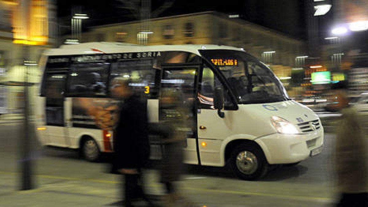 Las líneas de autobús que están ahora en marcha son 3 más la especial que sube al polígono industrial Las Casas. / FERNANDO SANTIAGO-