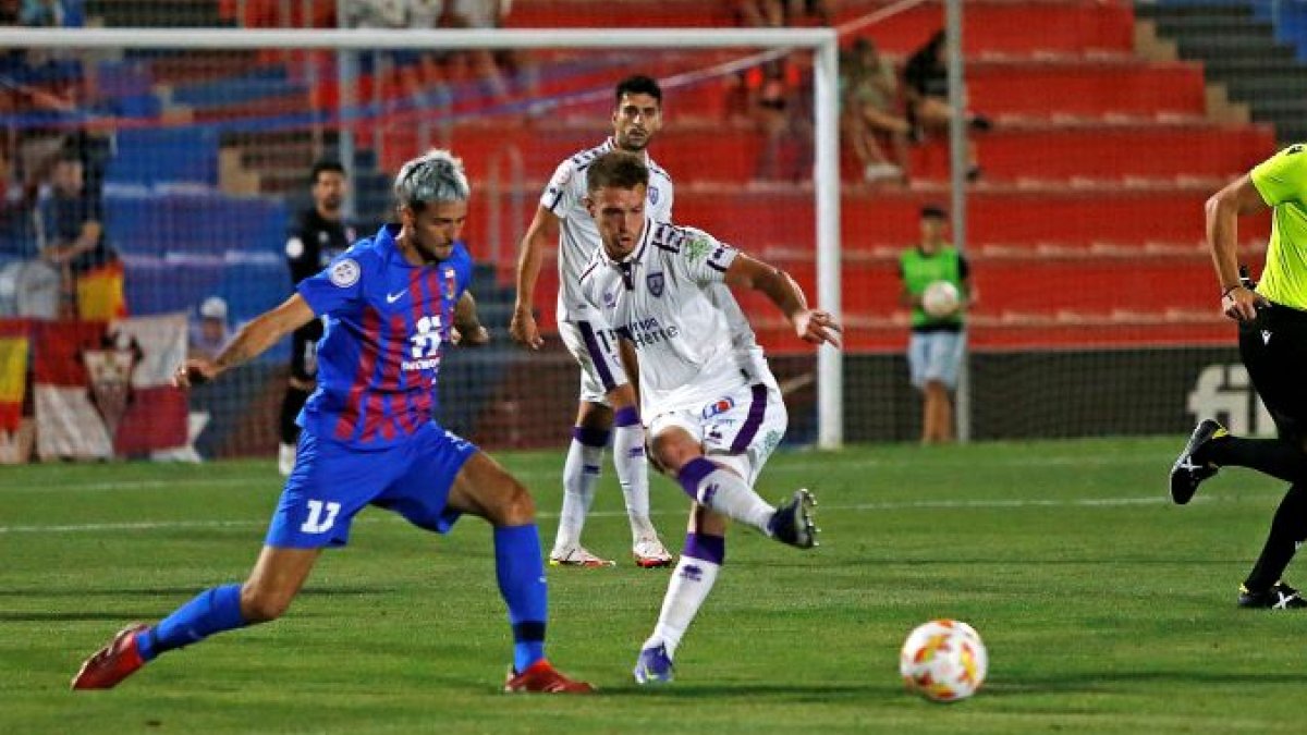 Jordi Tur en el partido de la segunda jornada ante el Eldense. HDS
