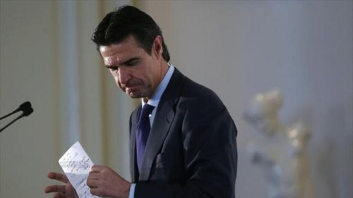 El exministro José Manuel Soria, el pasado mes de abril.-EFE / JUAN CARLOS HIDALGO