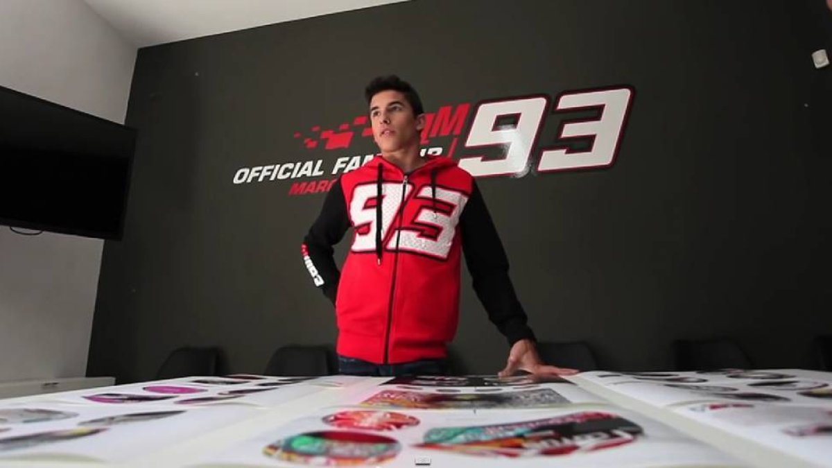 El bicampeón de MotoGP selecciona 22 dibujos de los 500 recibidos durante las últimas semanas tras pedir ayuda a sus seguidores.-
