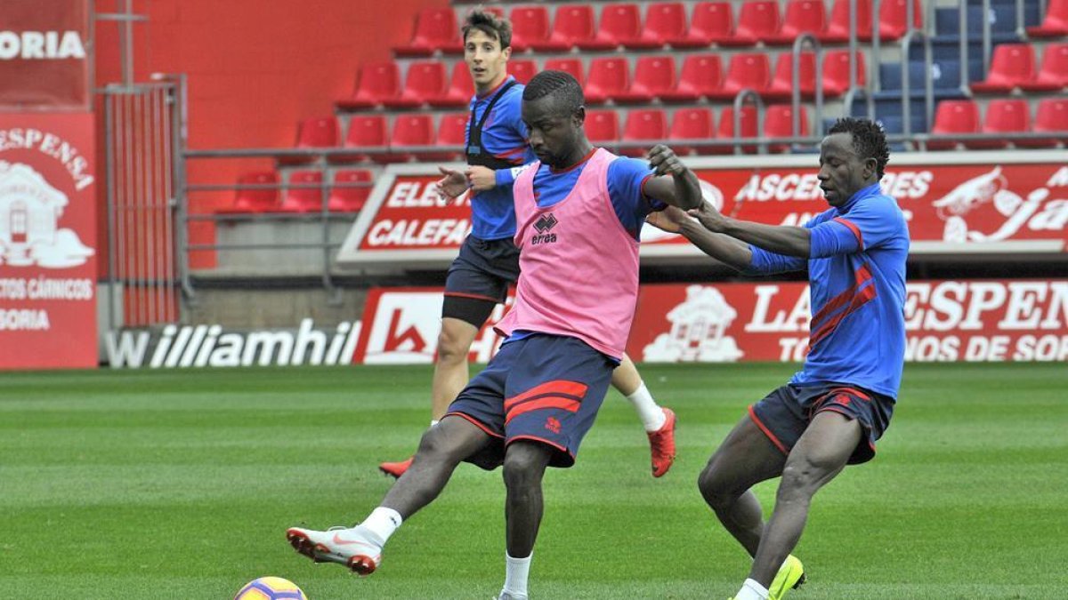 Diamanka y Yeboah en el entreno del Numancia esta semana en el campo de Los Pajaritos-Valentín Guisande