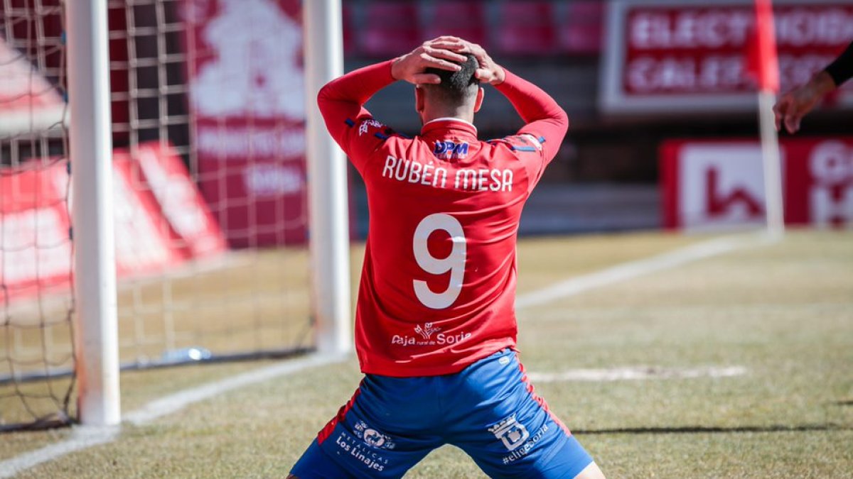 El Numancia se juega la vida en la última jornada. GONZALO MONTESEGURO