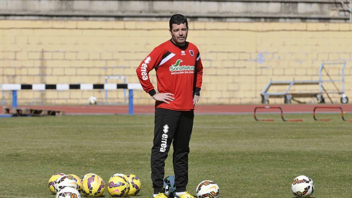Manolo Cano en un entrenamiento de la pasada temporada en el anexo de Los Pajaritos.-Valentín Guisande
