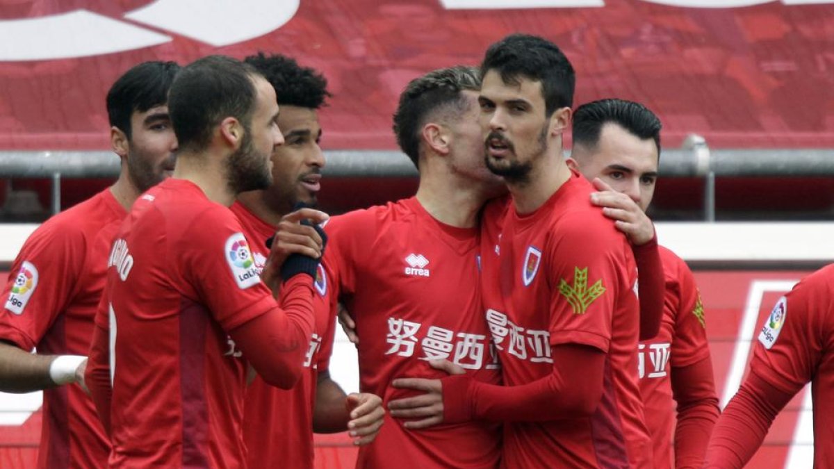 Erik Morán en el encuentro ante el Sporting, el segundo como titular con el Numancia.-Mario Tejedor