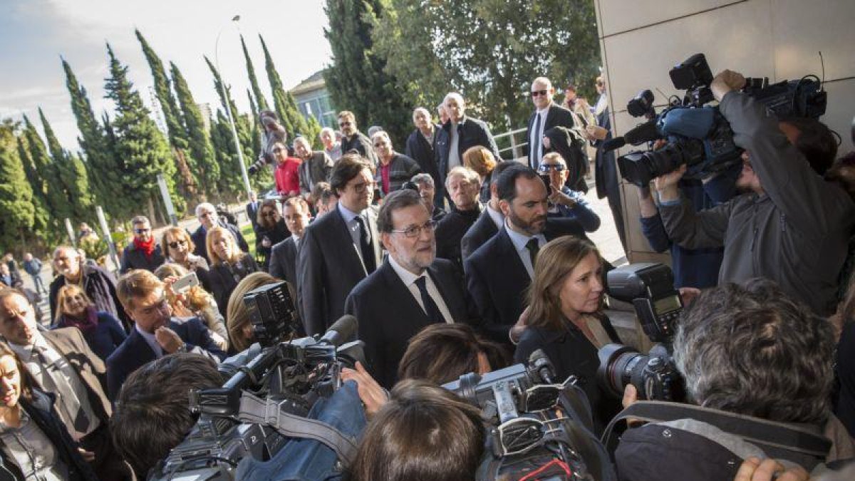 Rajoy, a su llegada al tanatorio de València donde se vela en cuerpo de Rita Barberá.-MIGUEL LORENZO