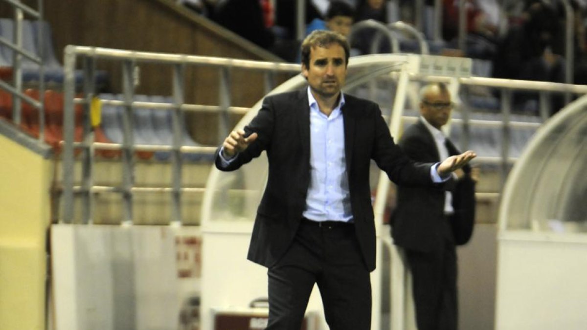 Arrasate también vio dos penaltis a favor del Numancia en la primera parte.-Diego Mayor