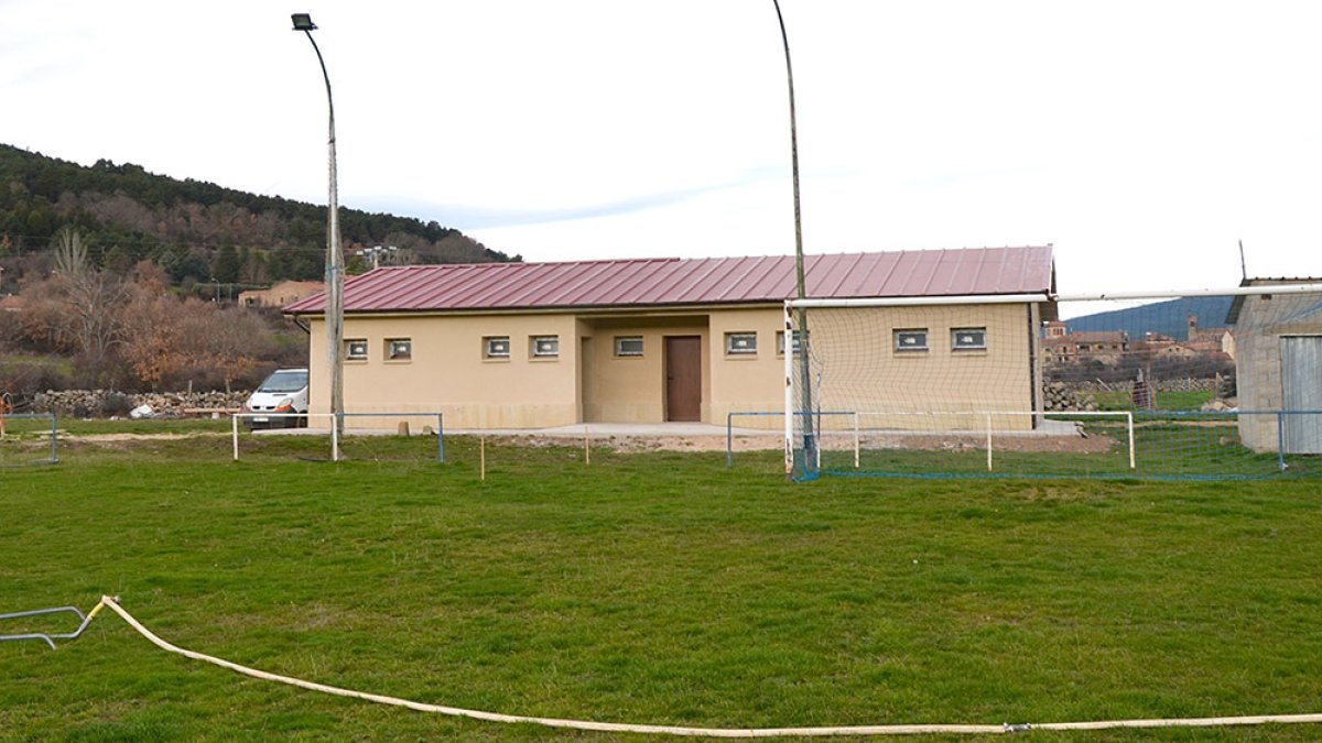 Vestuarios terminados en el campo de fútbol.-R. F.