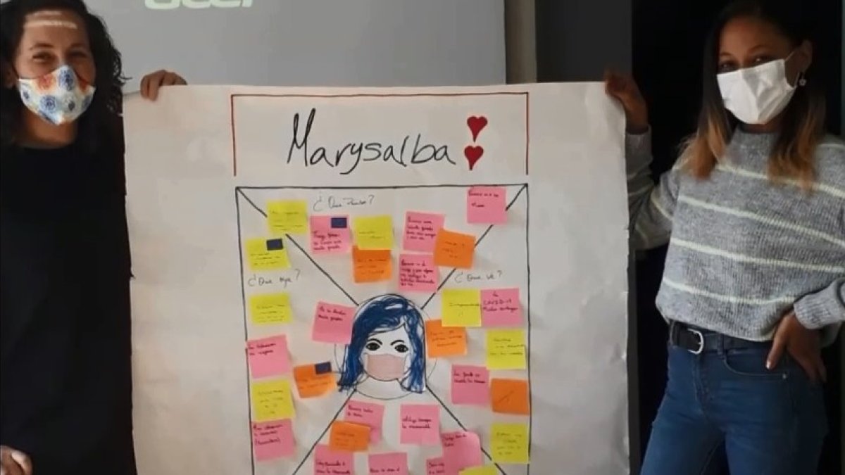 Dos participantes en el aula.-A.H.