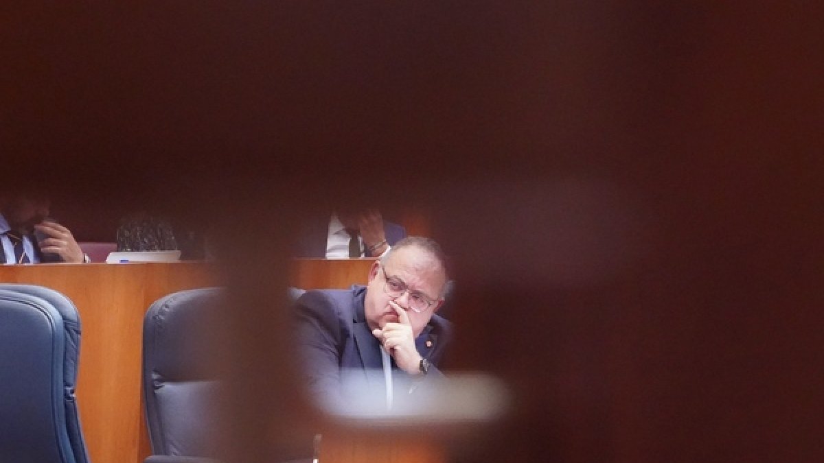 El consejero de Sanidad, Alejandro Vázquez, durante la sesión plenaria. MÍRIAM CHACÓN-ICAL