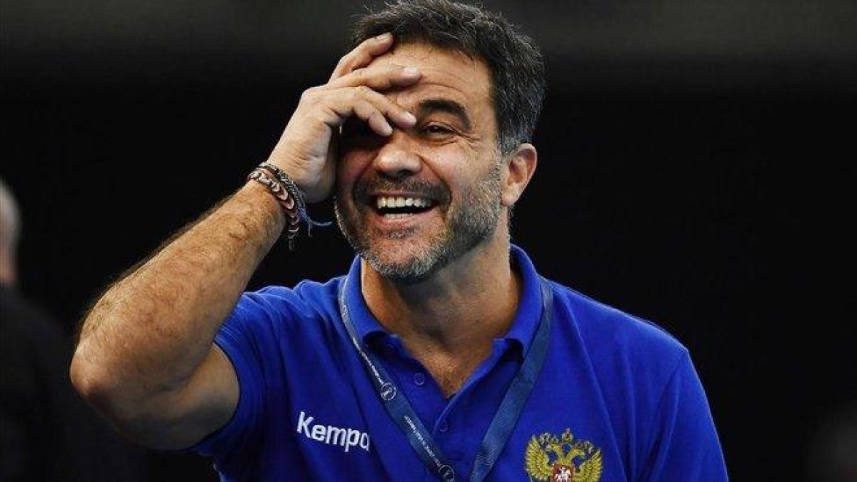 Ambros Martín celebra un triunfo de Rusia en el Mundial de balonmano de Japón.-