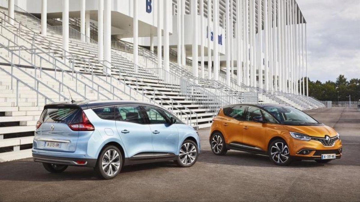 El nuevo Renault Scénic y Grand Scénic (azul) tienen diseños distintos en la zaga.-EL PERIÓDICO