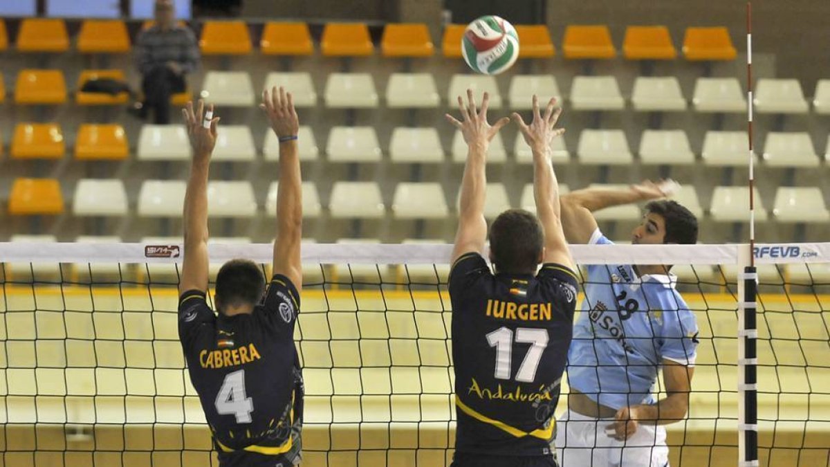 El Río Duero se llevó el primer set en Los Planos.-Diego Mayor