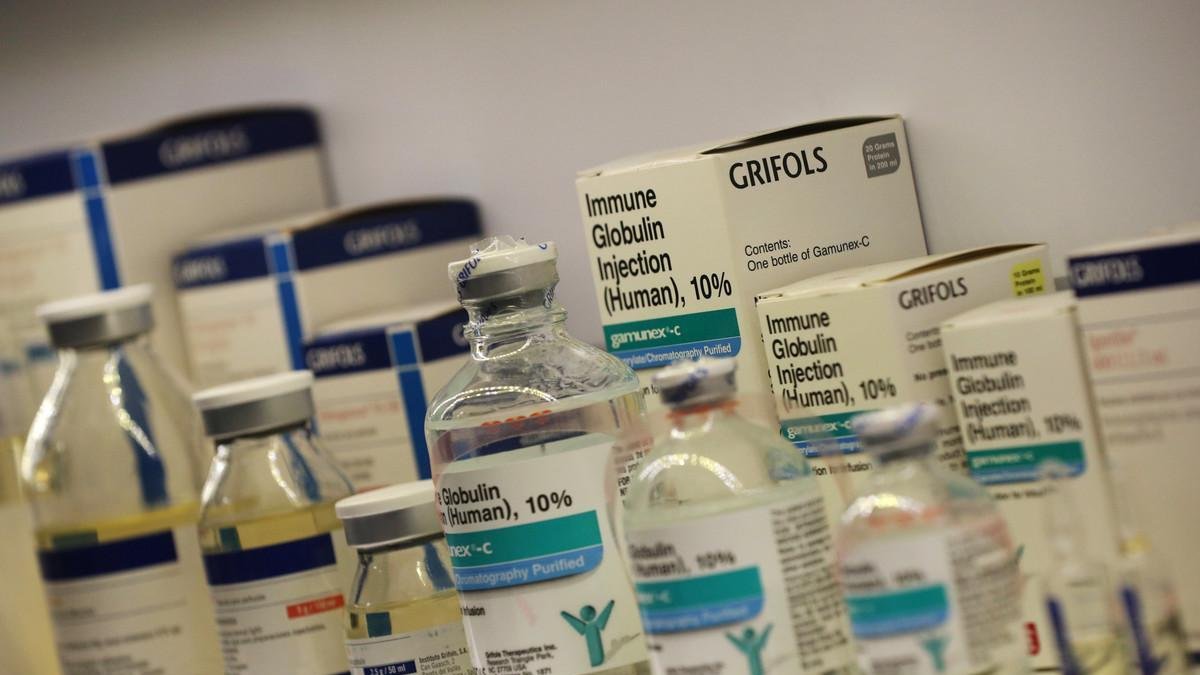 Productos de Grifols. /-ALBERT GEA (REUTERS)