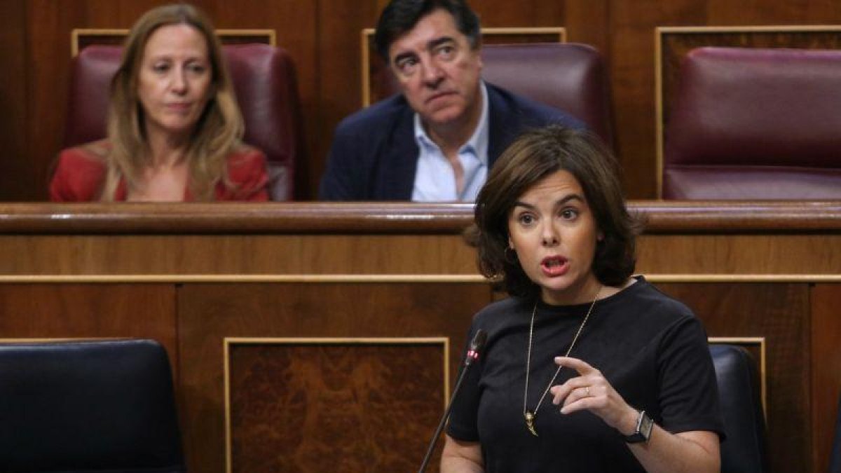 Soraya Sáenz de Santamaría en el pleno del control del congreso.-JUAN MANUEL PRATS