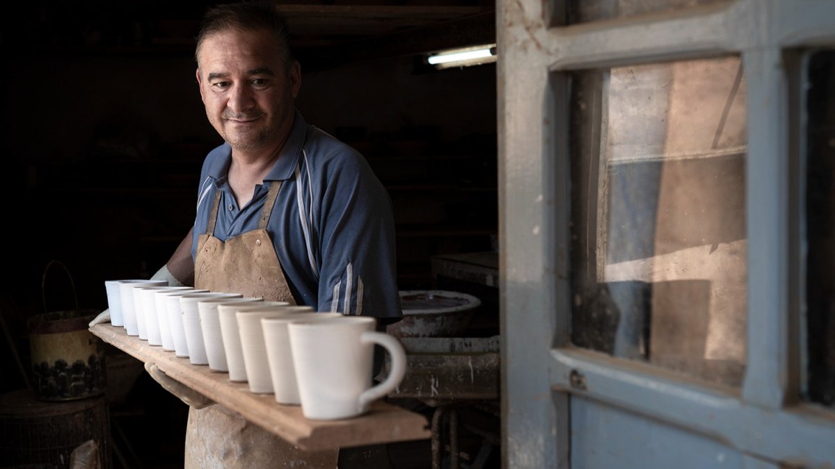 Alfonso Almazán, con algunos de sus trabajos.-HDS