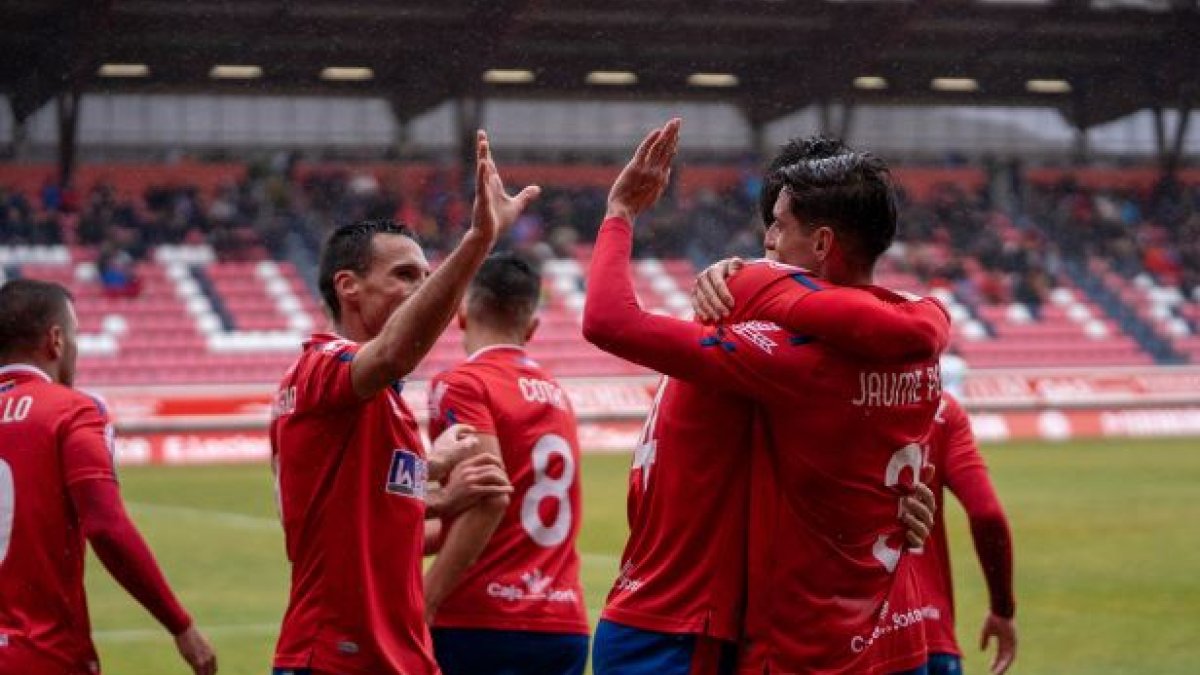 Los jugadores del Numancia celebran uno de los goles anotados ante Osasuna Promesas. VÍCTOR GARCÍA VALERO