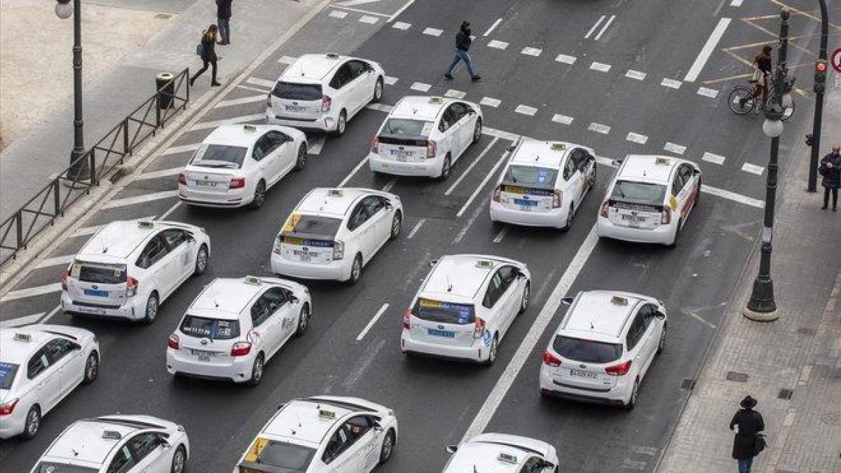 En Valencia, una avenida colapsada.-MIGUEL LORENZO
