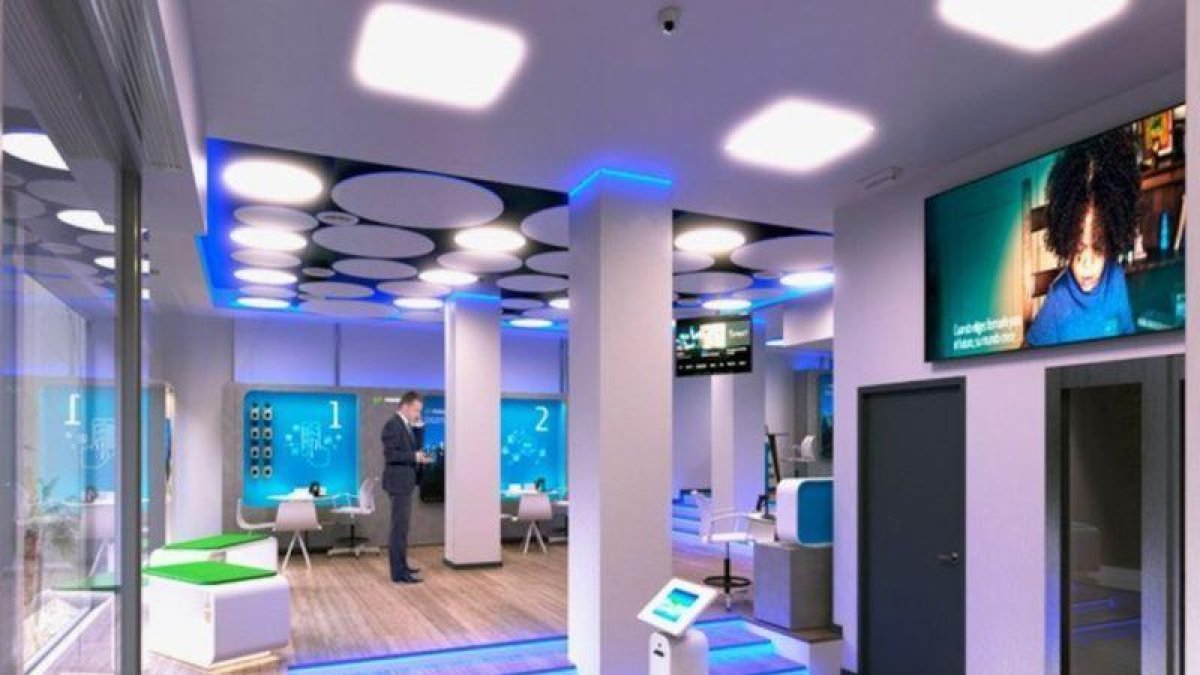 Tienda Movistar renovada.-