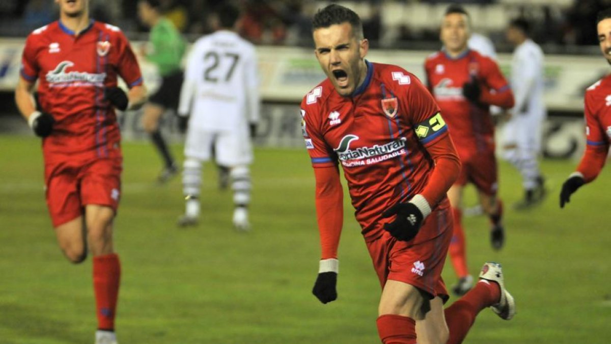Julio Álvarez fue el protagonista del choque ante el Mallorca al marca los dos goles rojillos.-Diego Mayor