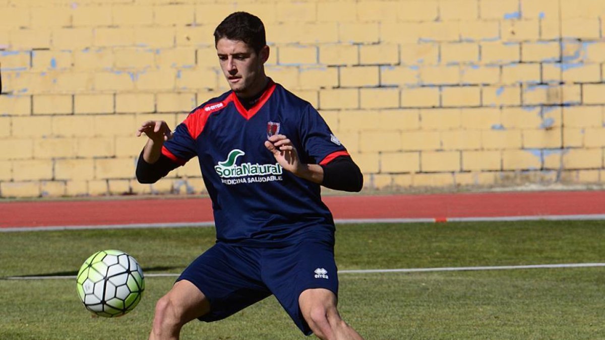 El delantero del Numancia, Adrián Dalmau.-ÁLVARO MARTINEZ