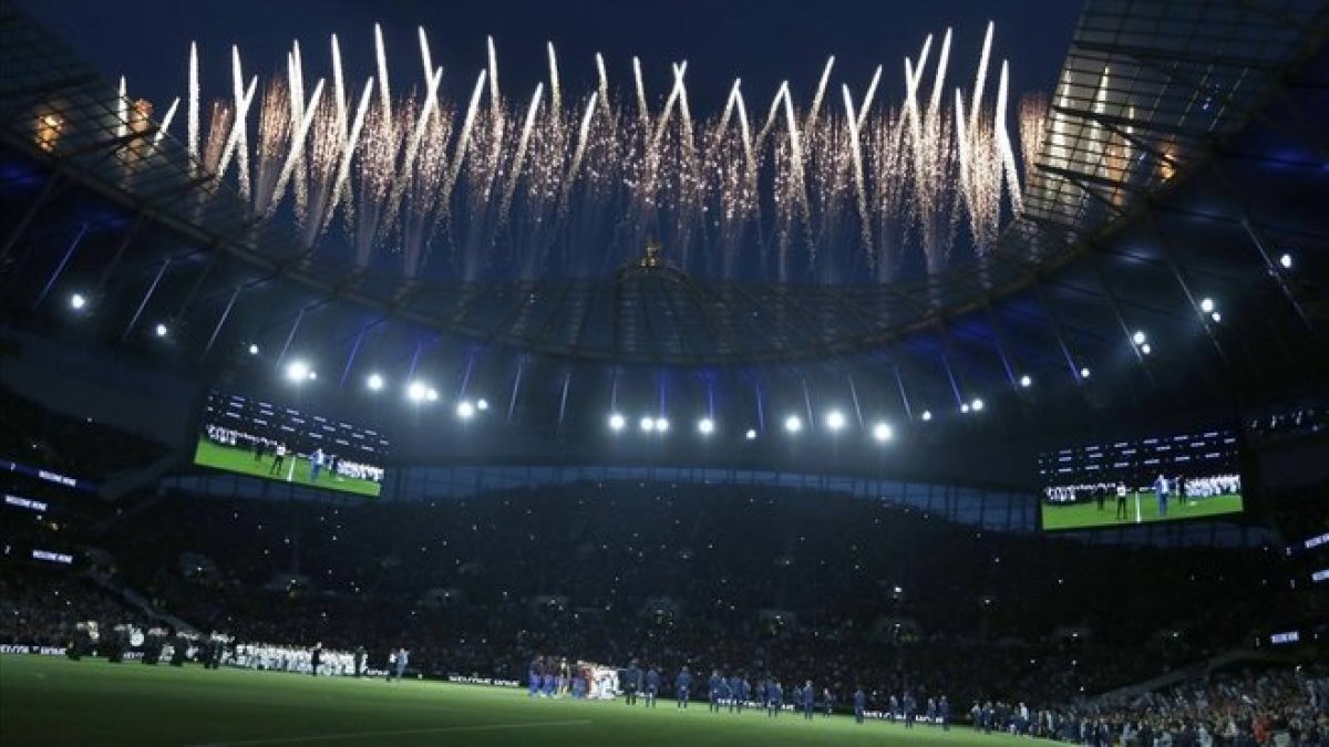 El nuevo estadio del Tottenham en su inauguración de este miércoles.-AP PHOTO / KIRSTY WIGGLESWORT