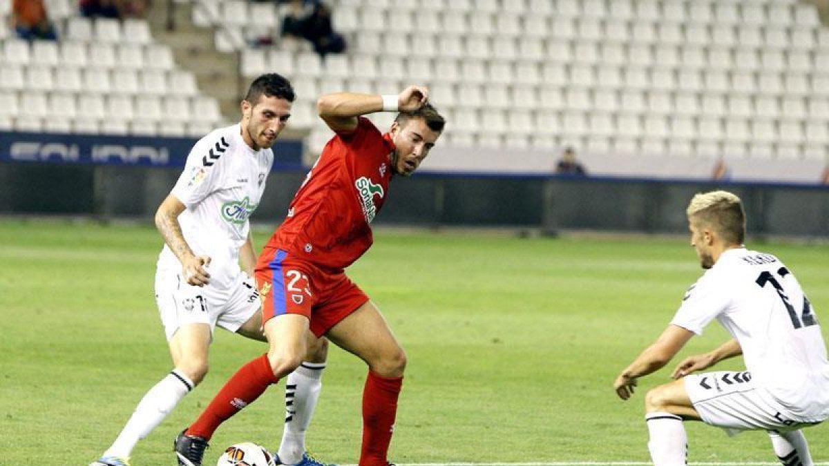 Sergi Enrich en la victoria del Numancia en Albacete por 0-1 en la temporada 2014-2015.-Área 11