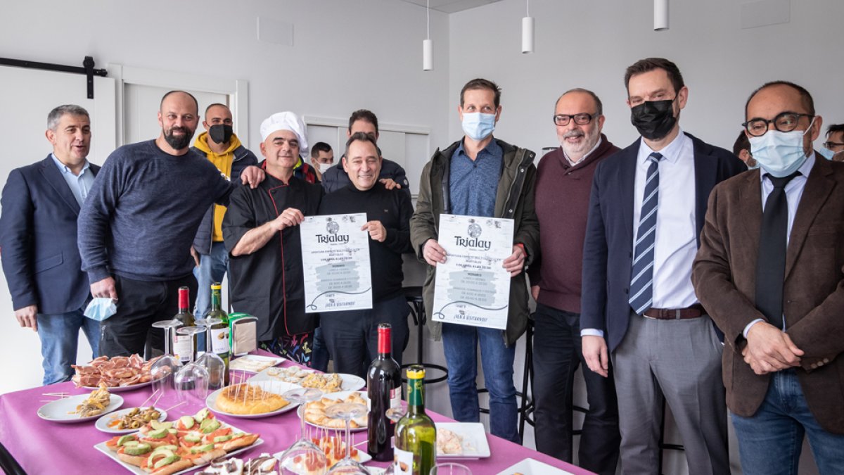 Nicasio Martínez, junto con los responsables institucionales ayer en la apertura. GONZALO MONTESEGURO