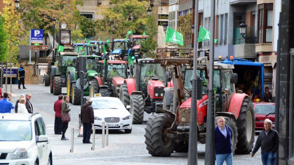 Los tractores tomaron las calles principales de la ciudad-A. M.