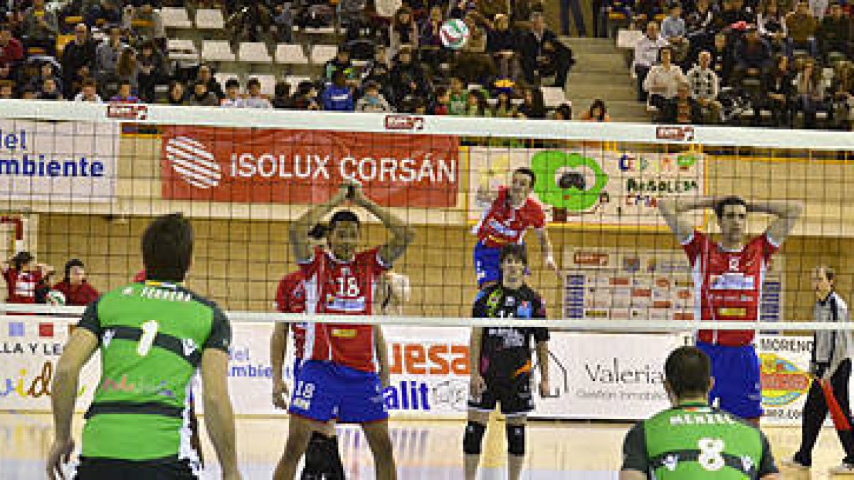 El CMA ganaba recientemente a Unicaja en Los Pajaritos. / A. Martínez-