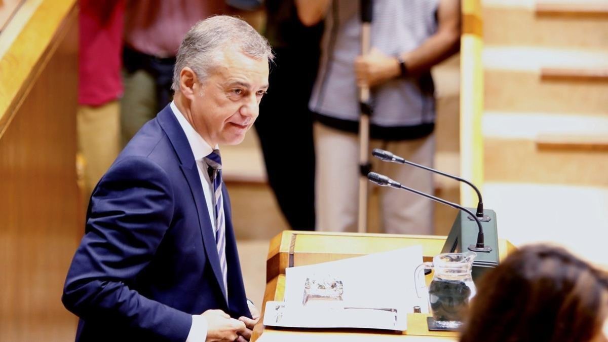 Urkullu, en el Parlamento vasco.-EFE / DAVID AGUILAR