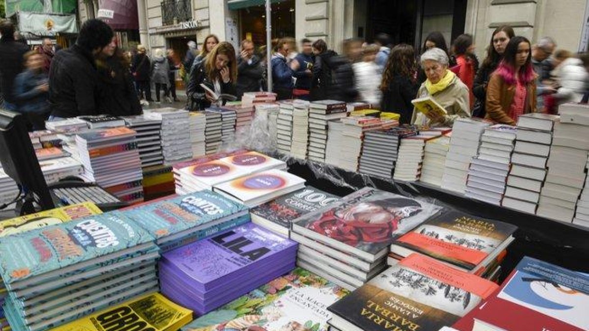 Puesto de venta de libros.-