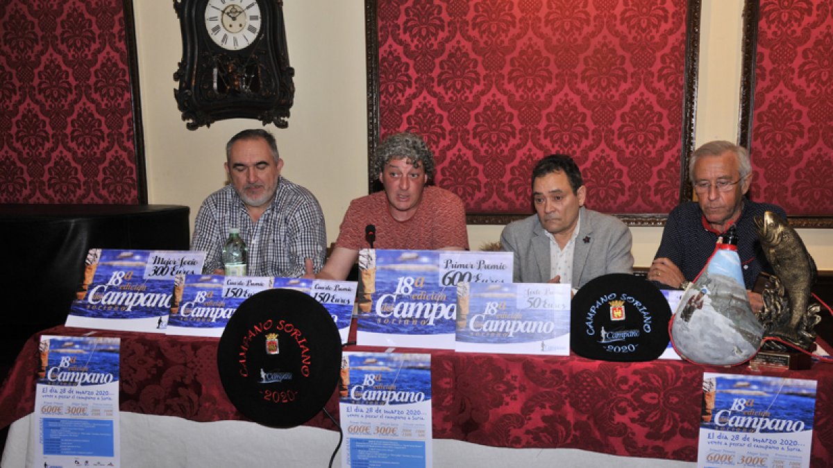El presidente del C.D. Campano Soriano, Diego González, en el centro de la imagen. VALENTÍN GUISANDE