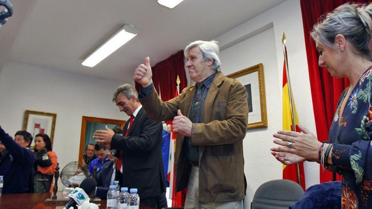 Un momento de la sesión plenaria en la que se celebra el sorteo, simbólico, de las móndidas.-MARIO TEJEDOR