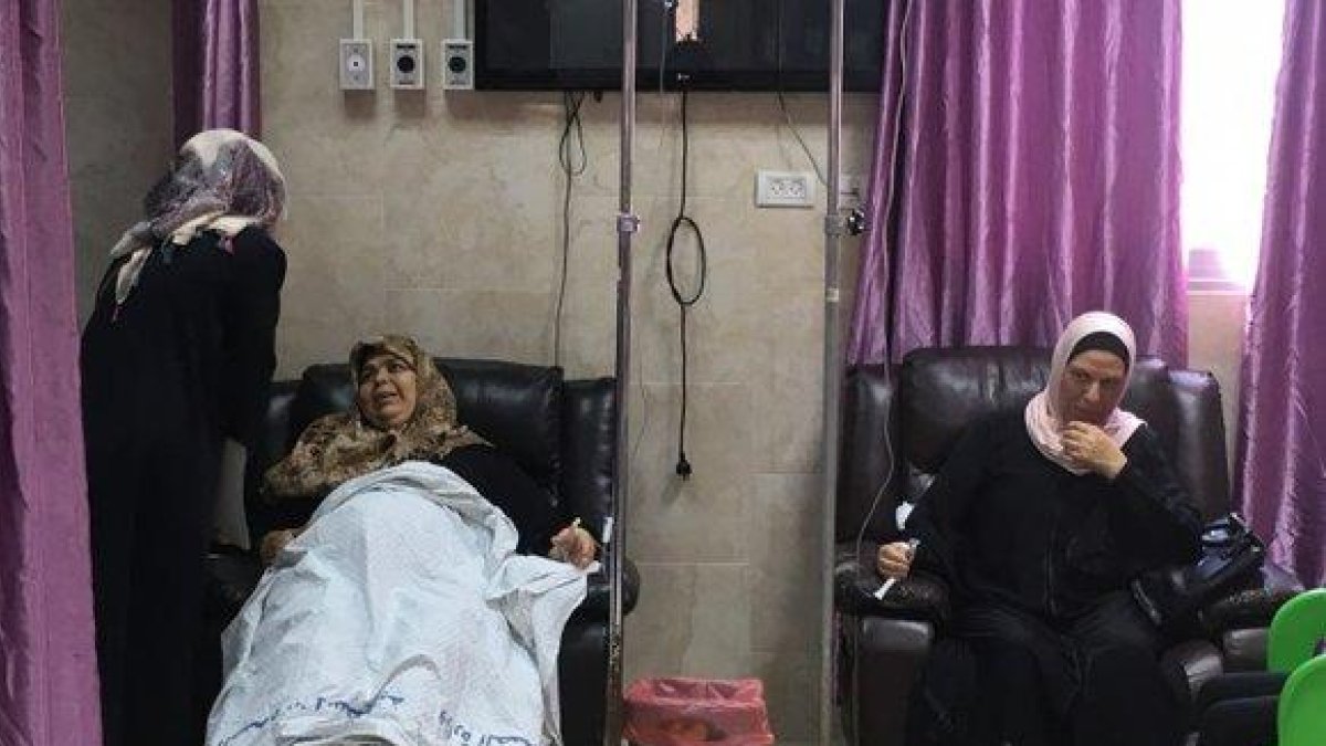 Dos mujeres de Gaza enfermas de cáncer reciben tratamiento.-'CONDENADAS EN GAZA'