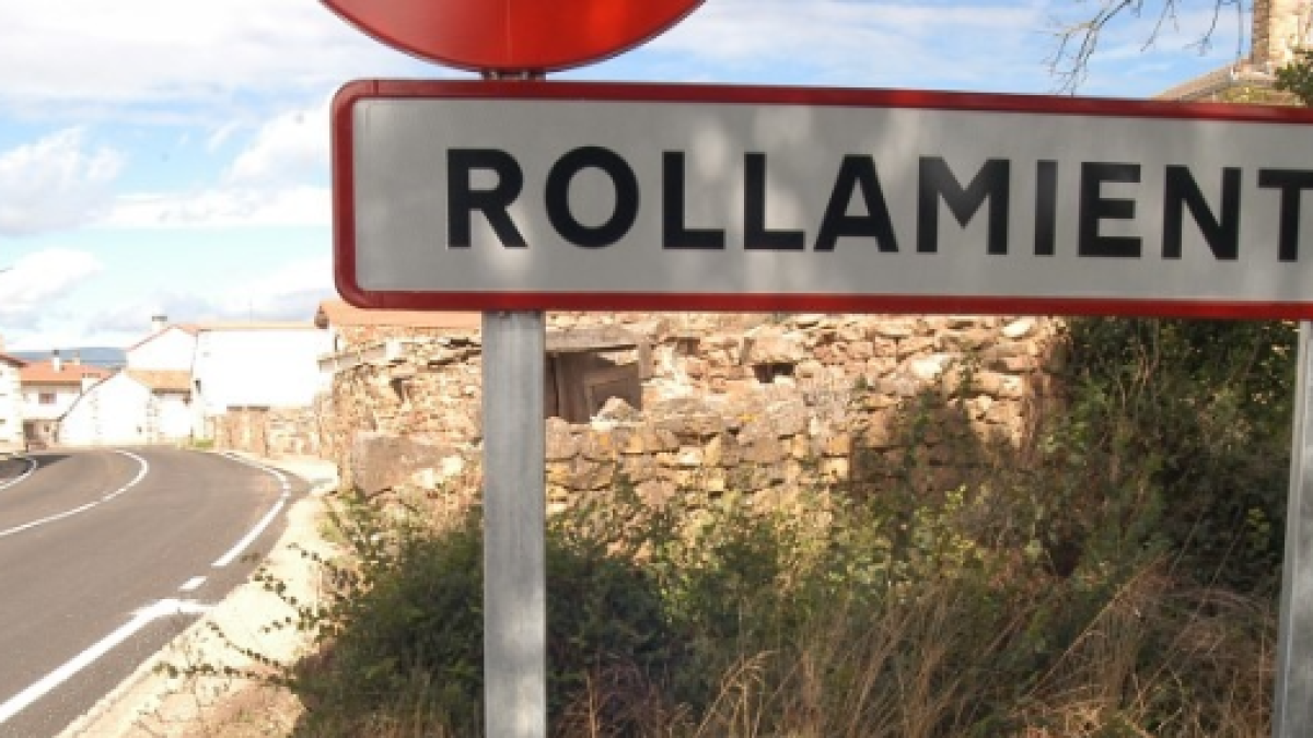 Cartel de Rollamienta en el pueblo.-HDS