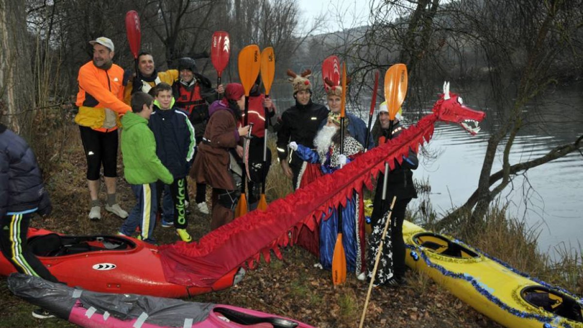 La San Silvestre Piragüera se celebra en el Sotoplaya.-VALENTÍN GUISANDE