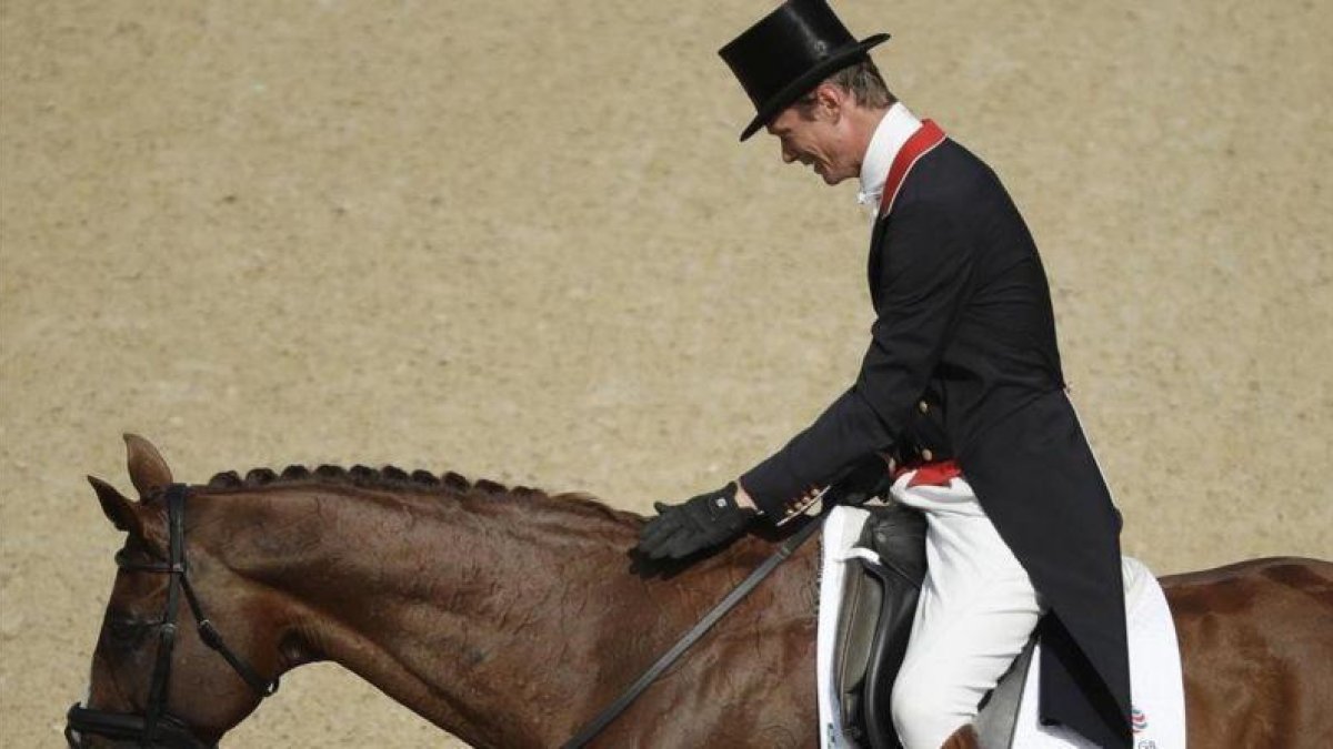 Fox-Pitt, con sombrero, a lomos de Chilli Morning.-AP / JOHN LOCHER