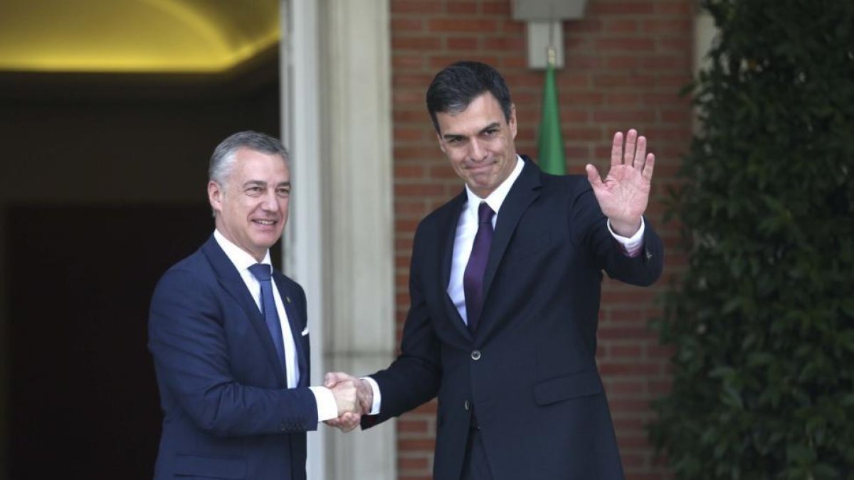Reunión entre Pedro Sánchez e Iñigo Urkullu en La Moncloa.-DAVID CASTRO