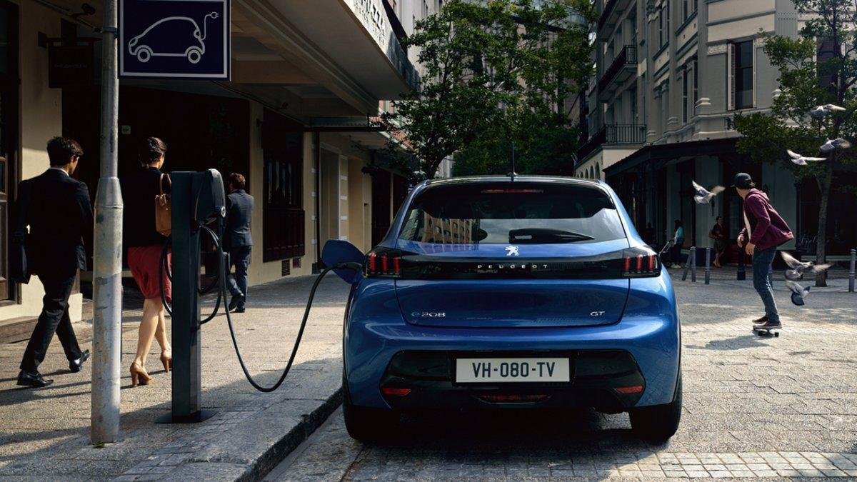 Nuevo Peugeot 208 y su versión 100% eléctrica.-